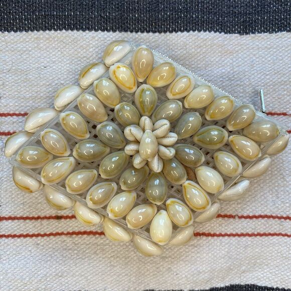 Vintage Cowrie Seashell Coin Purse. Handcrafted. No Chips. Boho. - Picture 2 of 5